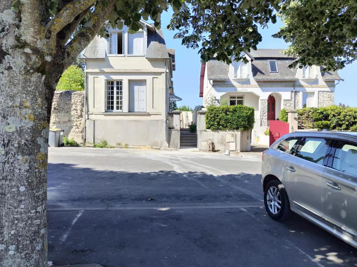 Chambre Grise Dans Une Demeure Du 16Eme A Saumur Comprenant Cuisine Equipee エクステリア 写真